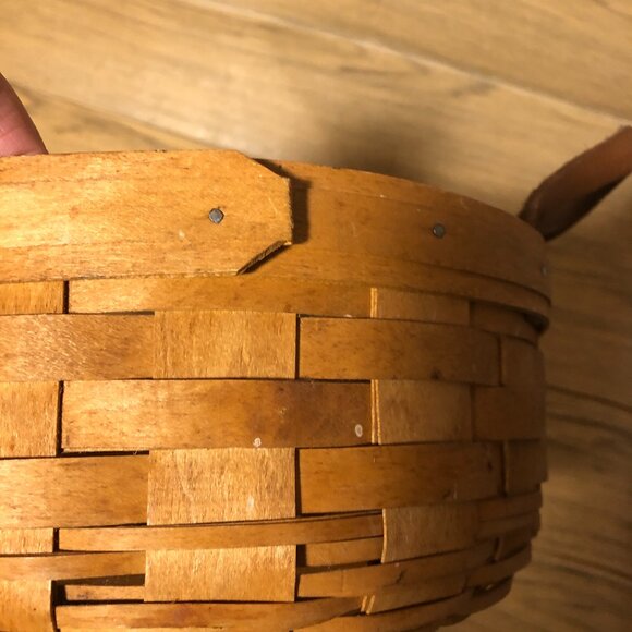 Longaberger basket dated 1995 and signed basket with two side leather handles - Picture 9 of 9